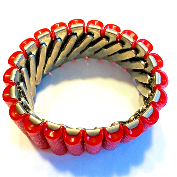 Vintage Mid Century Accordion Bracelet OS Goldtone & Textured Red Hard Plastic - Picture 10 of 10